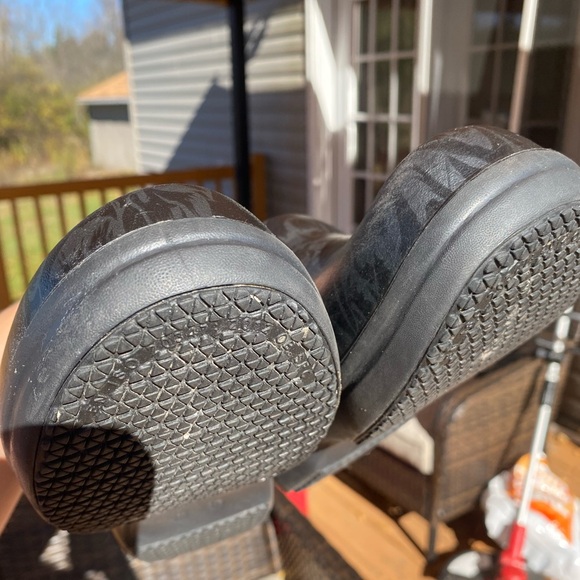 Crocs Neria Pro II Women's Clogs Black Graphic Metallic Floral Rose Nurse Size 9 - Picture 8 of 12